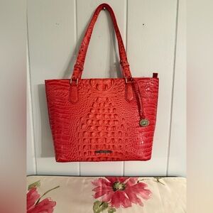 🌸Brahmin Pink Leather Crocodile Embossed Med Tote with gold tone hardware !